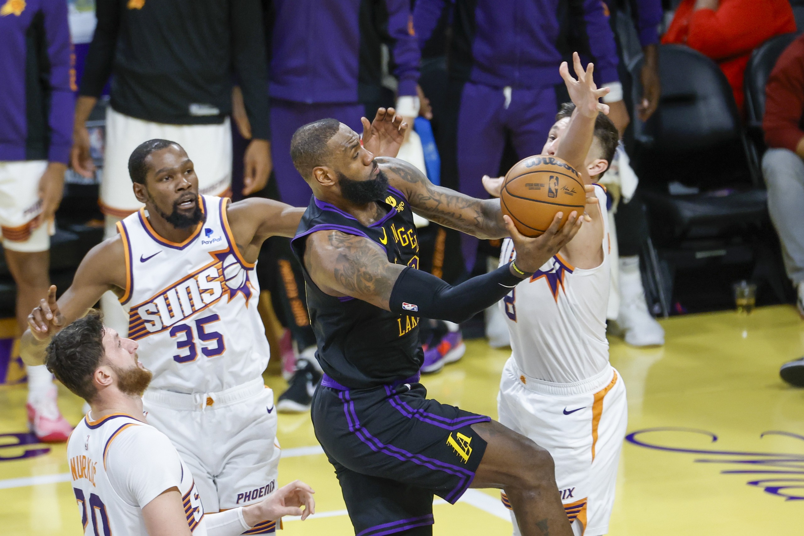 湖人鹈鹕在线直播